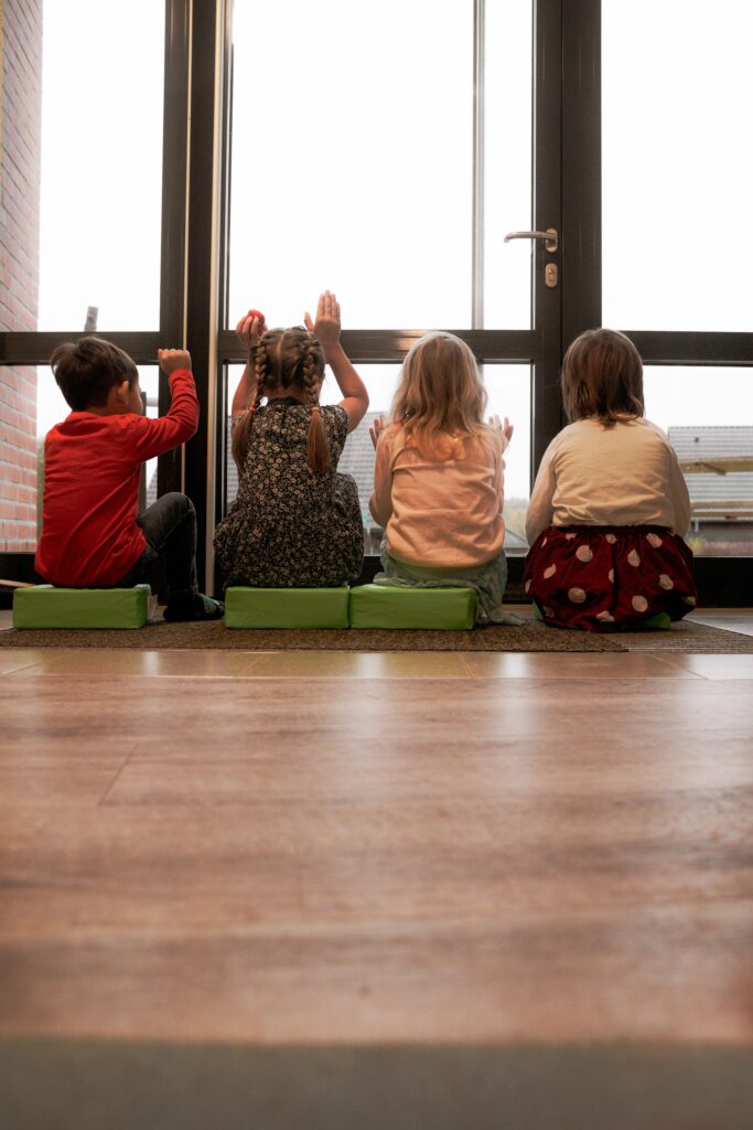 sitzende Kinder sesory Pads